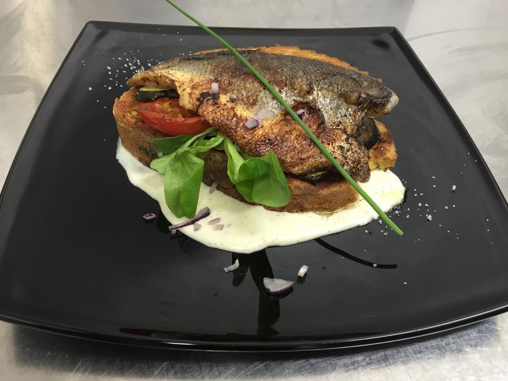 Hotel Restaurant Baryton Saint-Marcel  Esterno foto